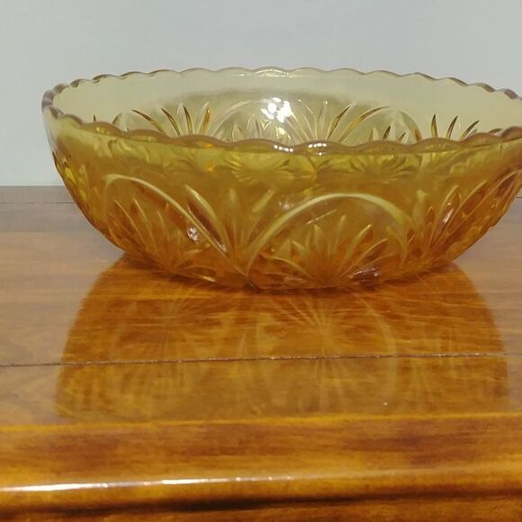 Vintage Amber Depression Starburst Pattern 1940s Pressed Glass Bowl - Picture 2 of 6